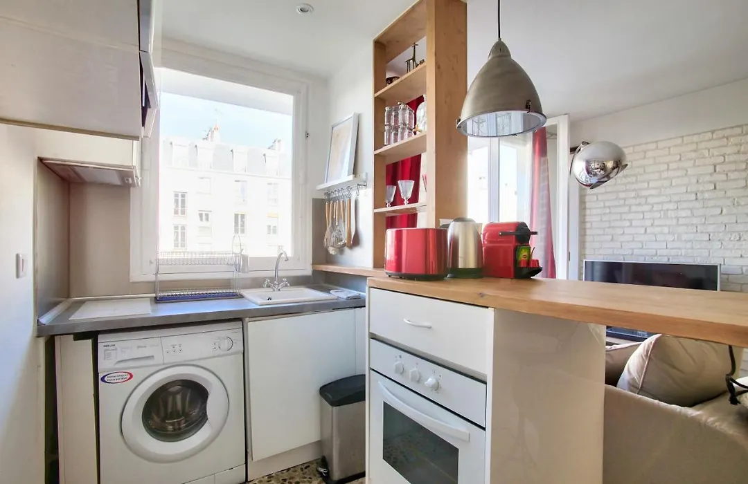 Luxurious Studio Republique Pierre Leve Free Netflix-1