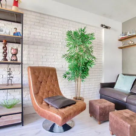 Luxurious Studio Republique Pierre Leve Free Netflix-2